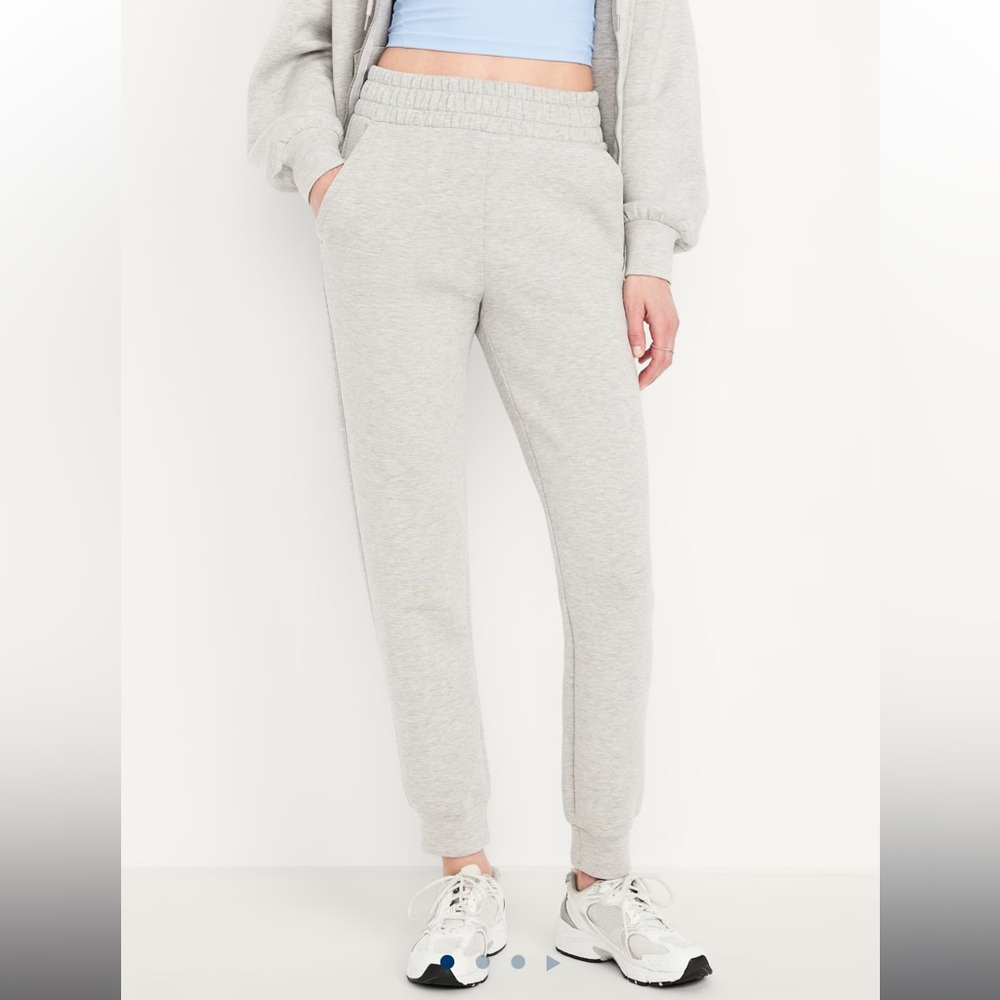 Old Navy Women’s High-Waisted Bounce Fleece Jogger Sweatpants